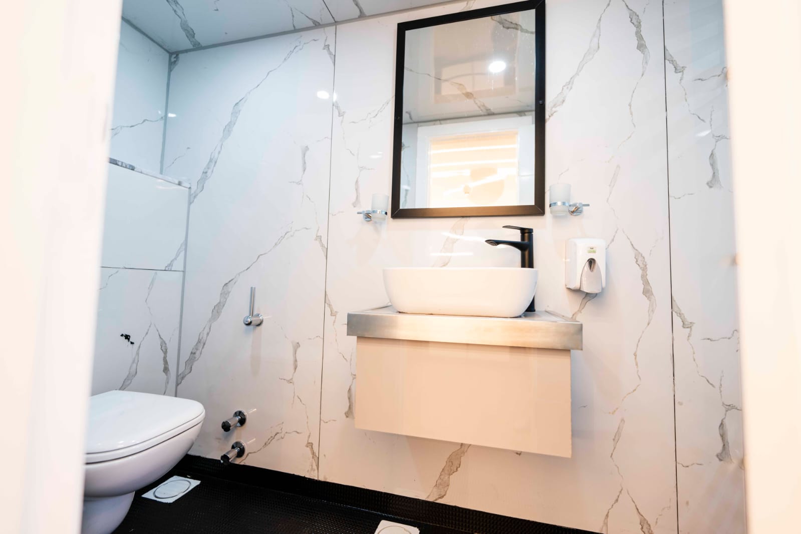 18-cabin Red Sea dive yacht — en-suite bathroom