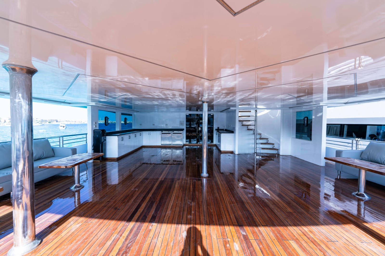 Dive deck