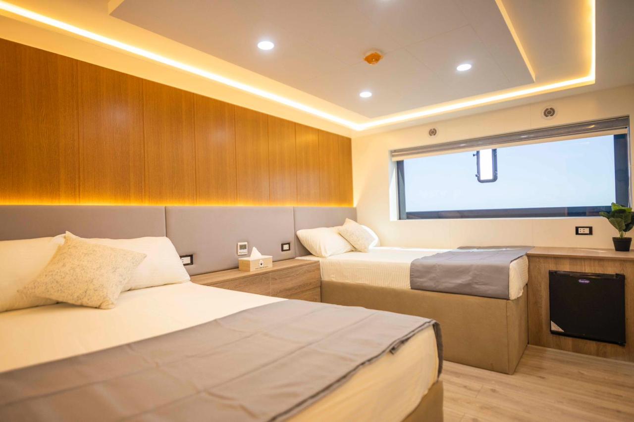 Twin cabin with two beds — Red Sea charter vessel