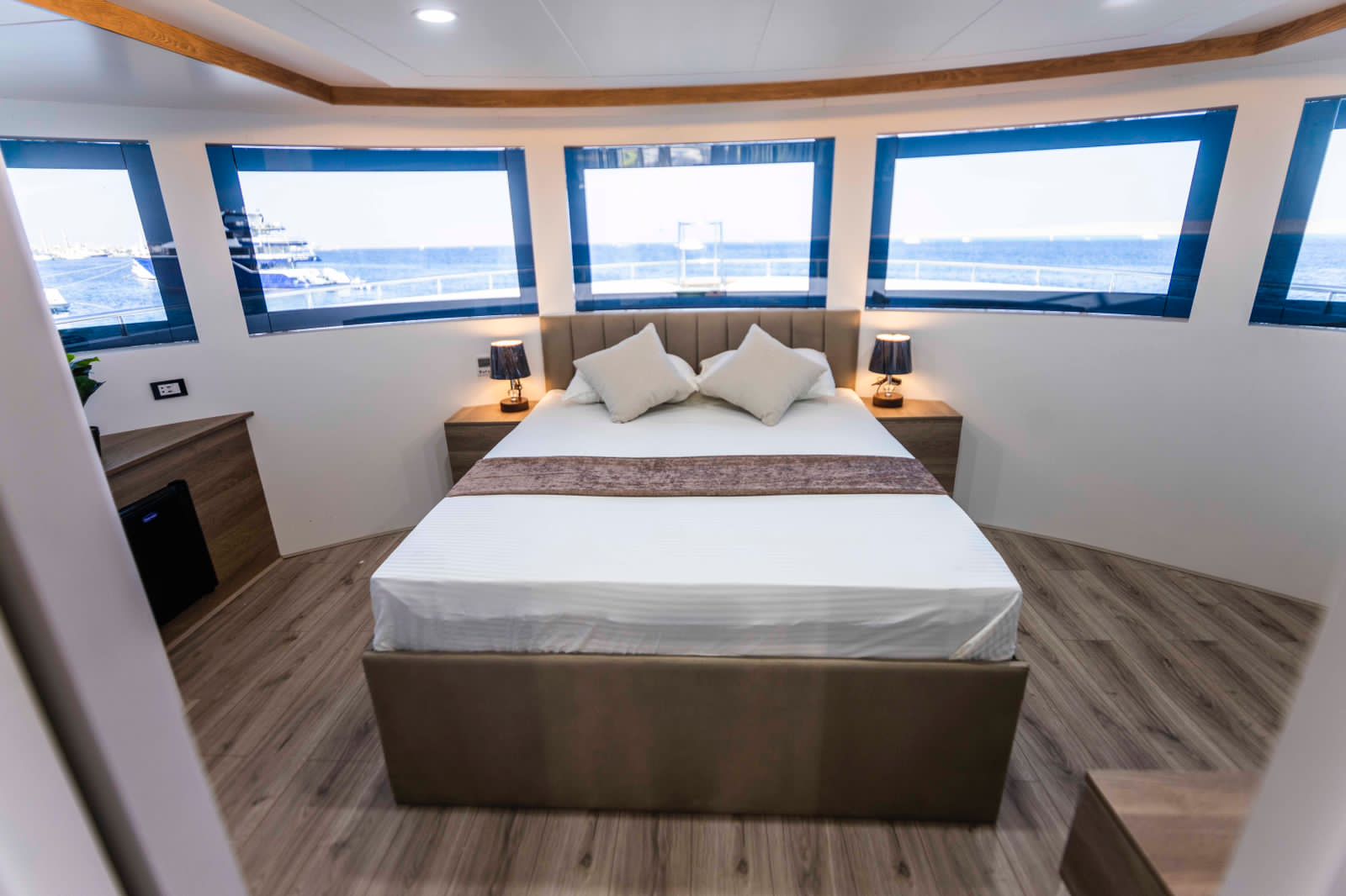 Red Sea charter vessel — spacious en-suite cabin