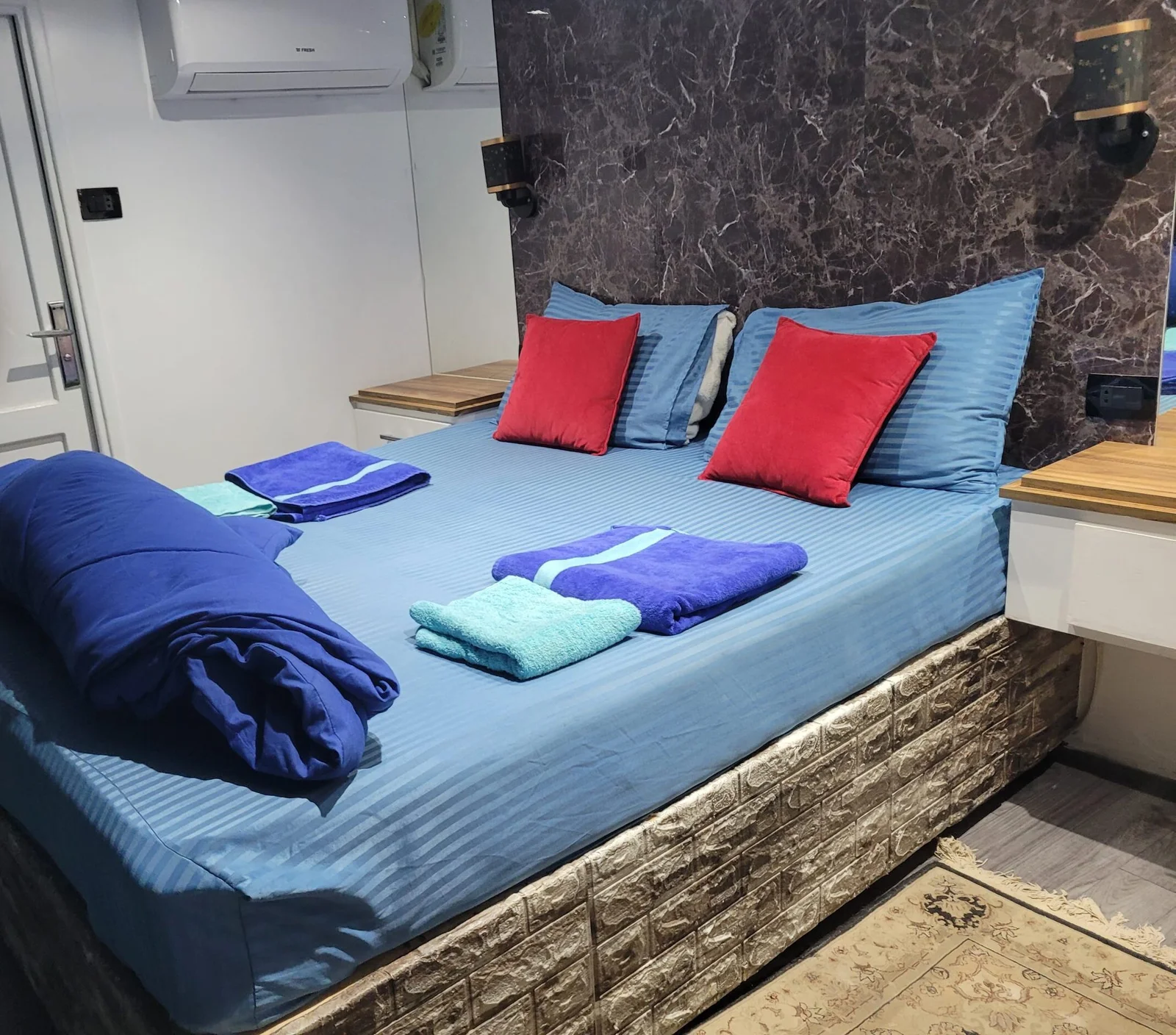 Queen Sherry suite with king bed