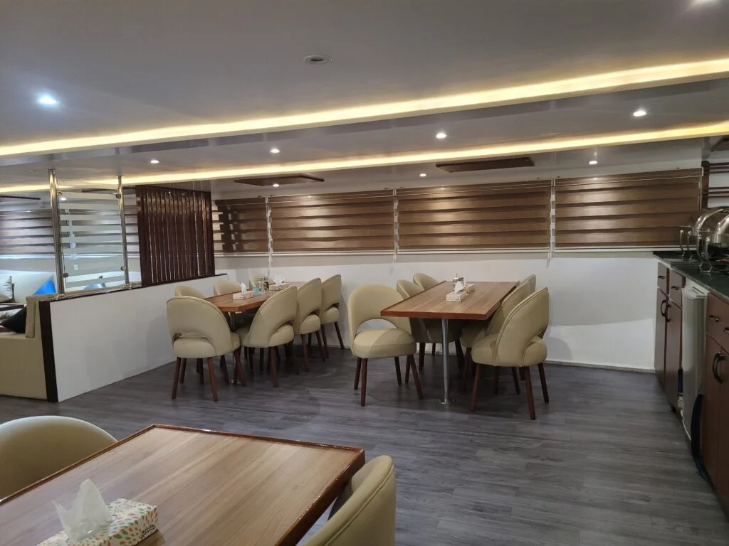 Queen Sherry dining area