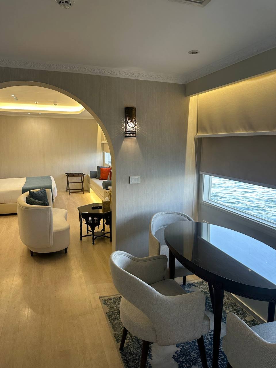Nawara — Jacuzzi Suite, lounge and dining area