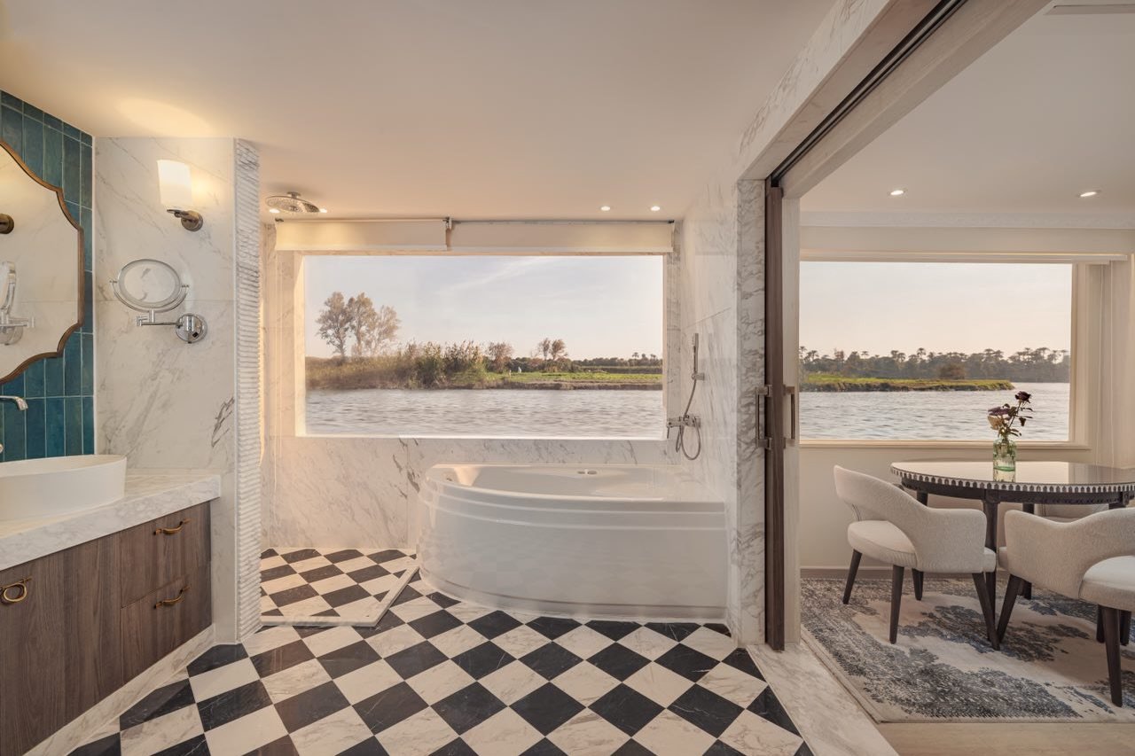 Nawara — Jacuzzi Suite interior